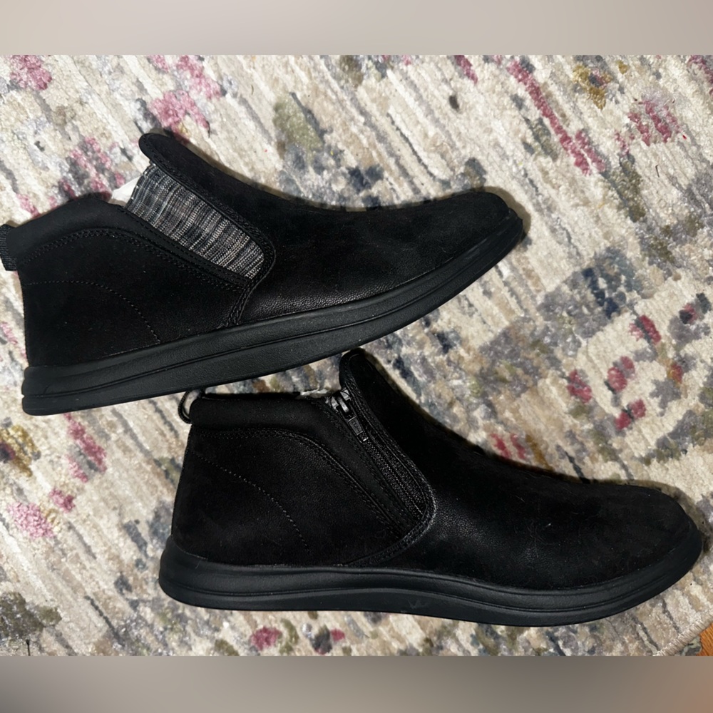 NWT  Clarks Cloudsteppers Casual Booties Breeze Clover Black - Wide